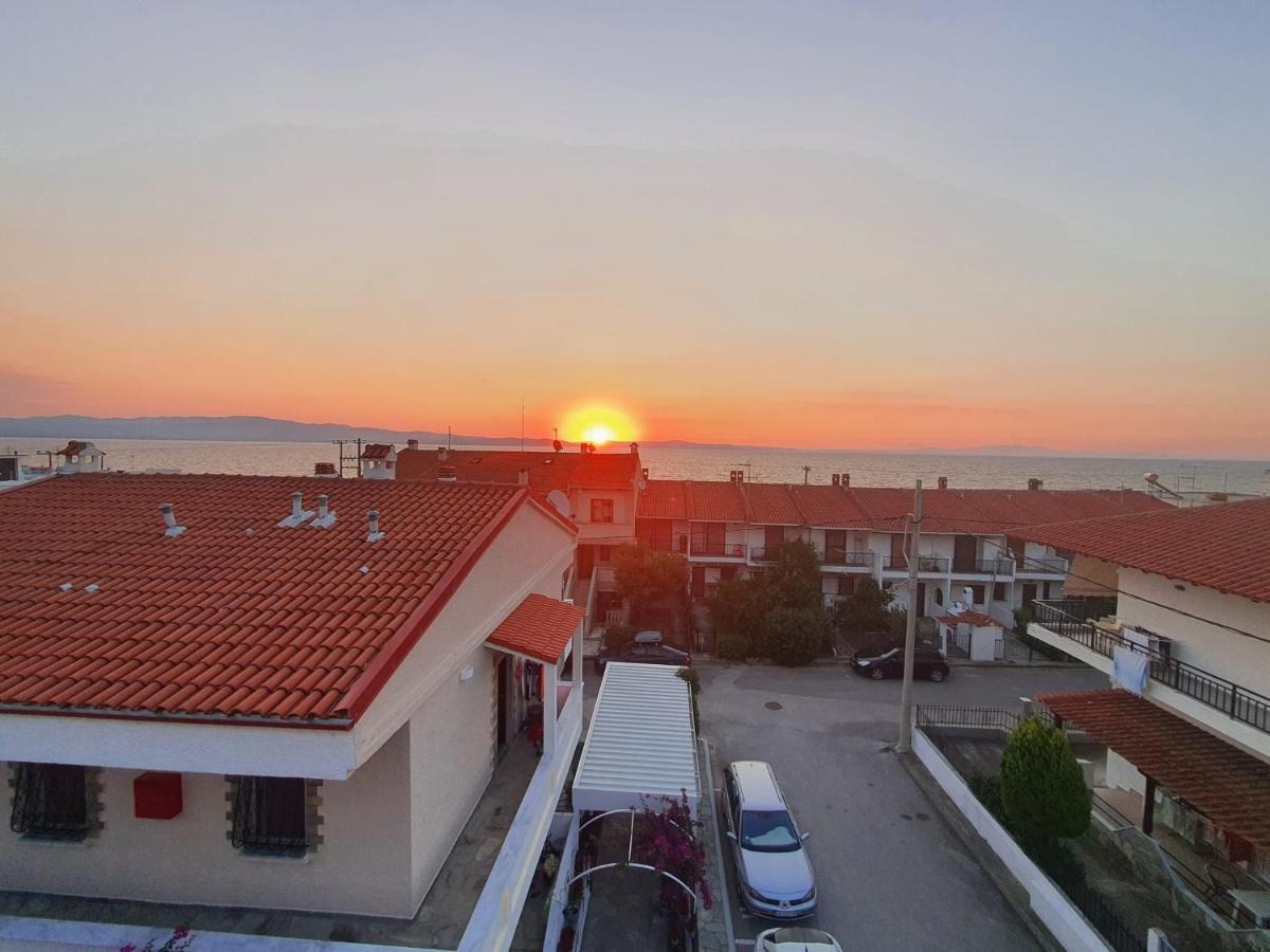 Haus Niko Apartments And Suites Nea Poteidaia Esterno foto