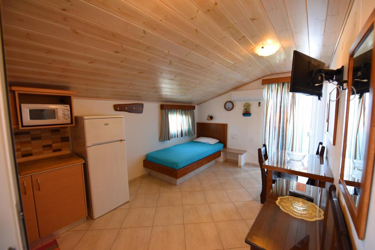 Haus Niko Apartments And Suites Nea Poteidaia Camera foto
