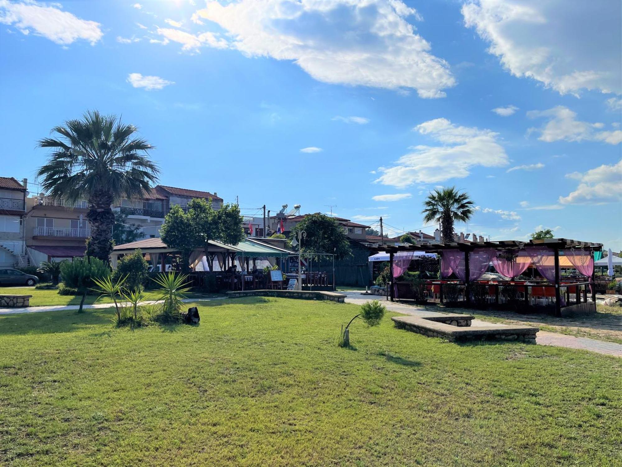 Haus Niko Apartments And Suites Nea Poteidaia Esterno foto