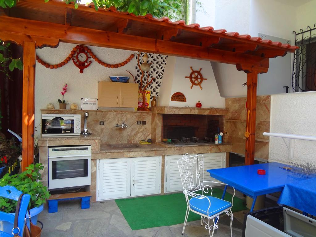 Haus Niko Apartments And Suites Nea Poteidaia Esterno foto