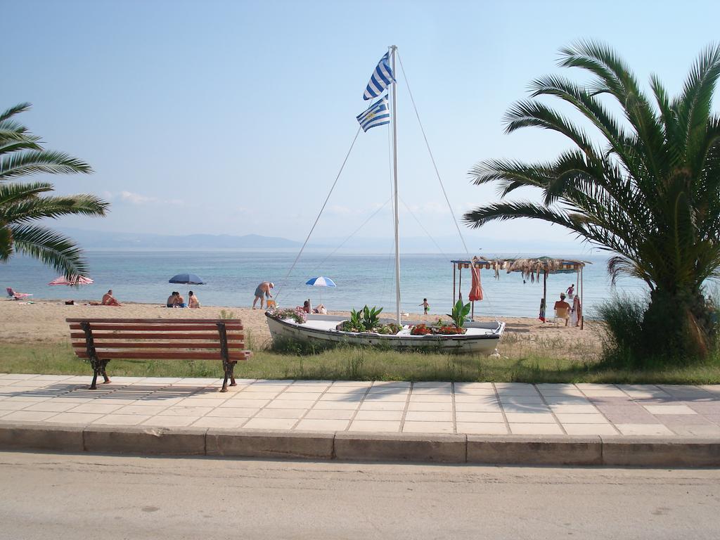 Haus Niko Apartments And Suites Nea Poteidaia Esterno foto