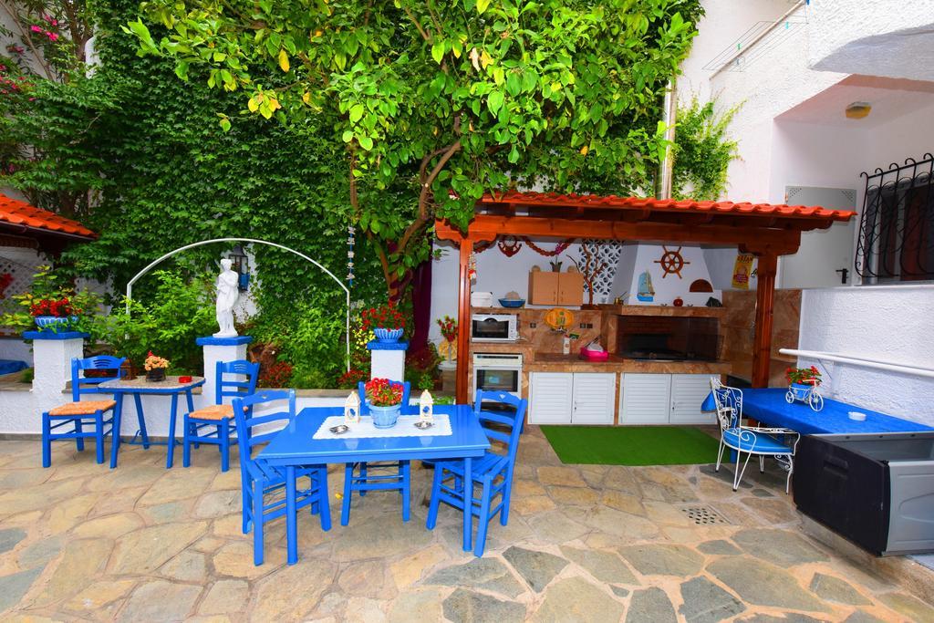 Haus Niko Apartments And Suites Nea Poteidaia Esterno foto